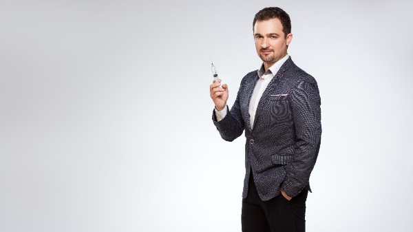 doctor Oltjon Cobani - medic specialist în chirurgie plastică
