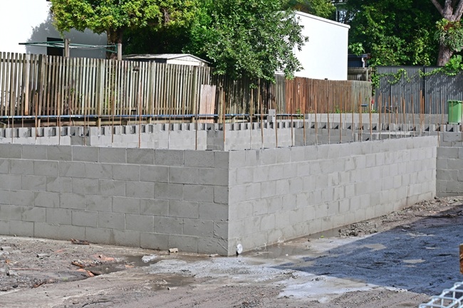 fundație pentru casă realizată din bolțari de beton