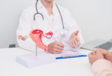 medic specialist si pacienta cu endometrioza consult medical