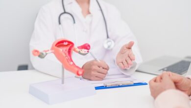 medic specialist si pacienta cu endometrioza consult medical